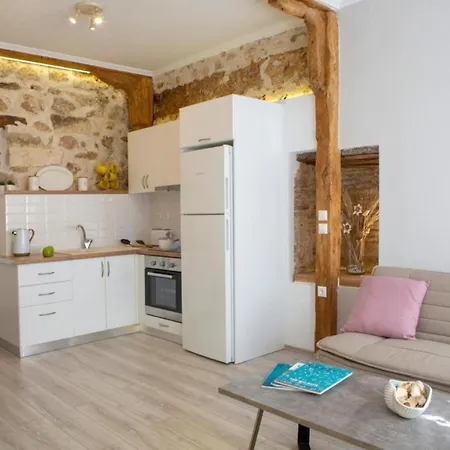 Polyxenis Cozy Maisonette - Nyaraló *